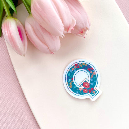 Letter 'Q' sticker with floral design on a white card with pink tulips